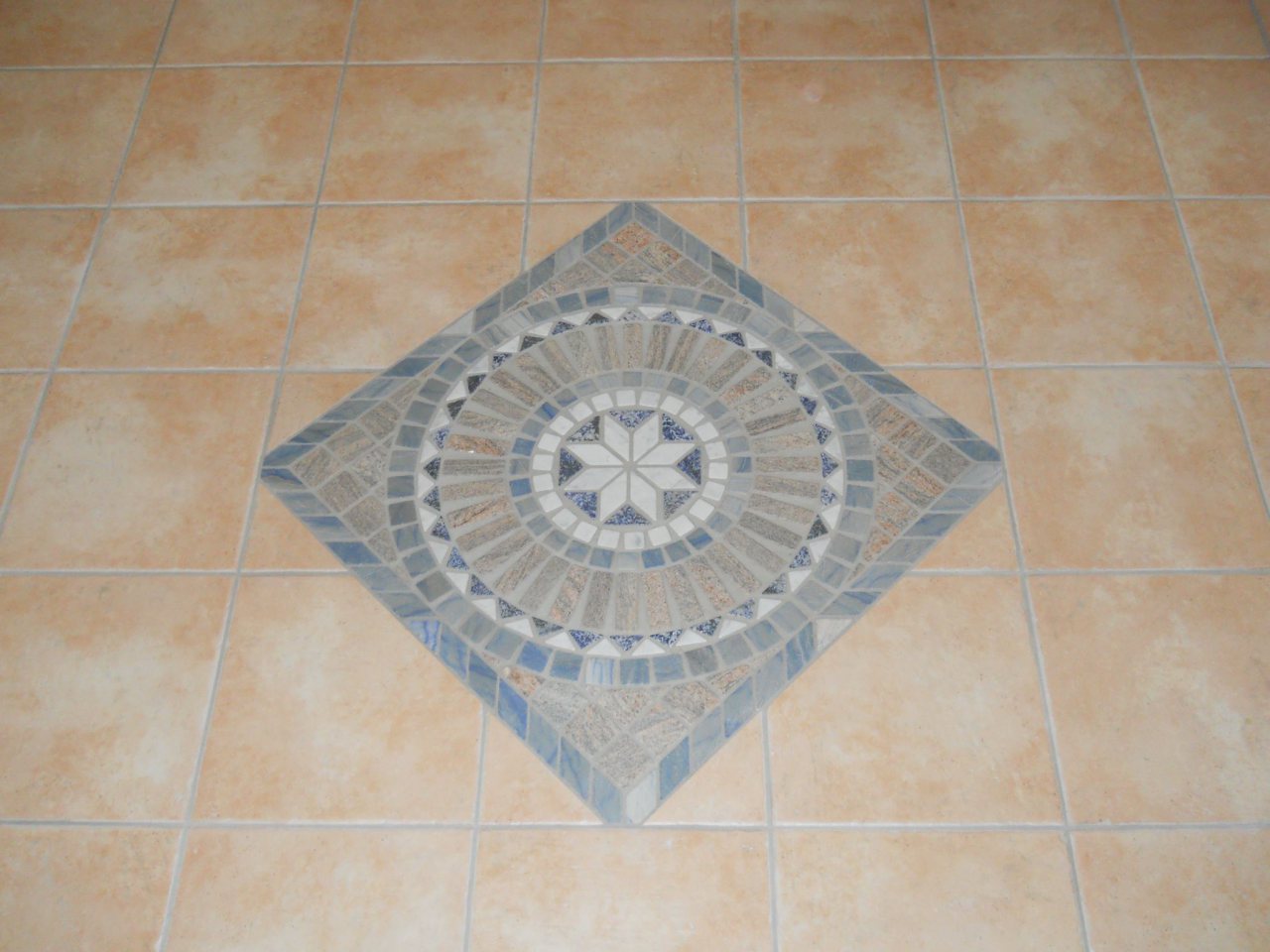 Dekorative Detailfliese